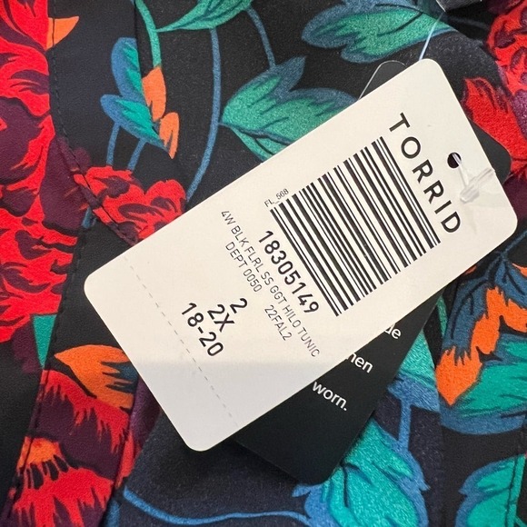 NWT Torrid Georgette Hi Low Floral Tunic Blouse V Neck Black Red Size 2 2X - Picture 5 of 6